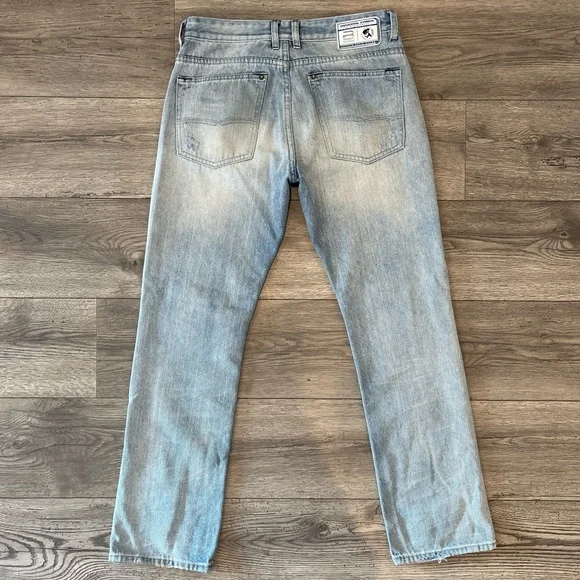 Buffalo David Bitton Men’s Slim Straight Light Wash Distressed Denim Jeans 32/32 - Picture 2 of 8